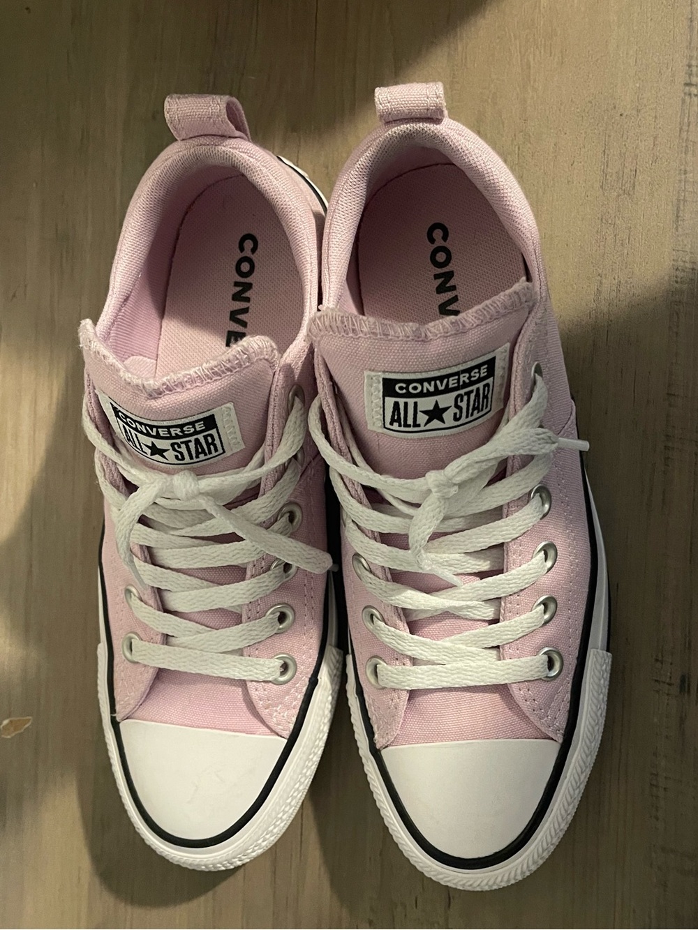 Converse Chuck Taylor Low Top Sneakers 👟 - Picture 5 of 9